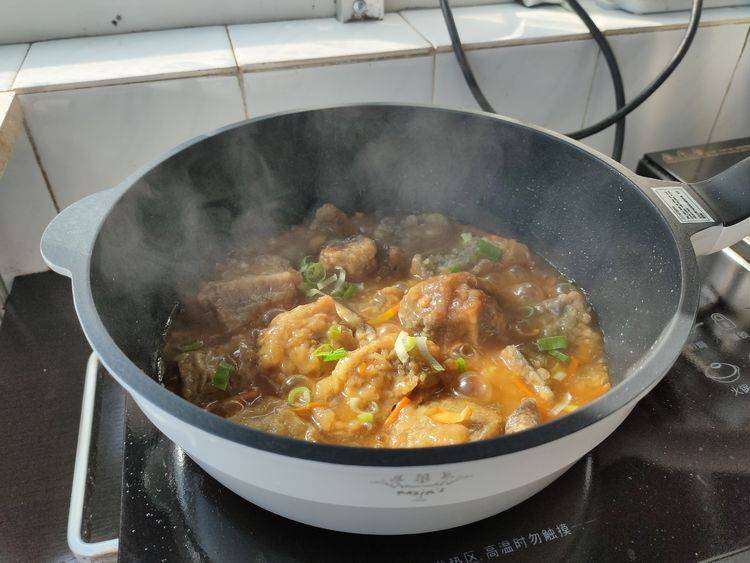 家常炖菜老板鱼，外皮酥脆，鱼肉鲜嫩可口