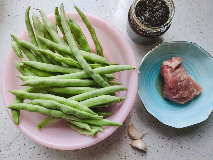 橄榄菜配炒四季豆，孩子吃了两碗饭，色香味俱佳