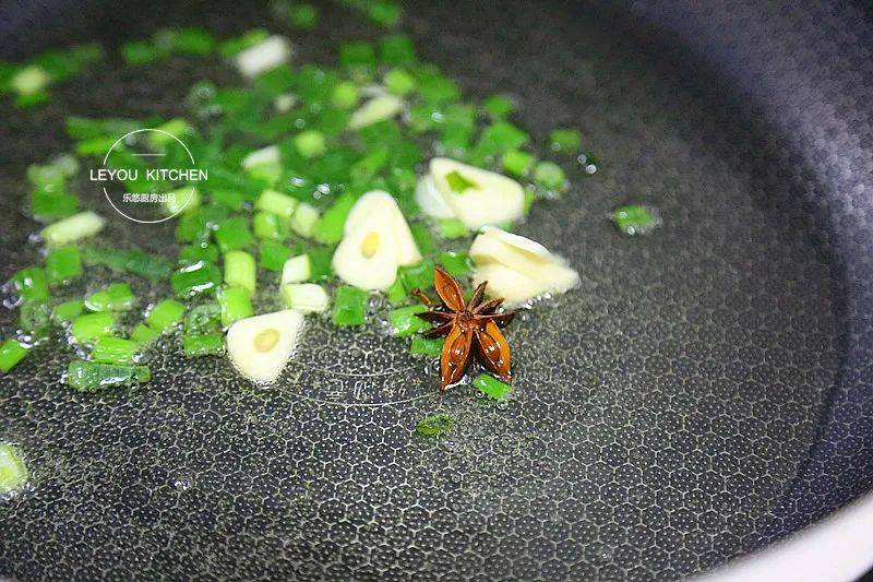 冻豆腐的快速吃法，10分钟就可以做好的简单菜