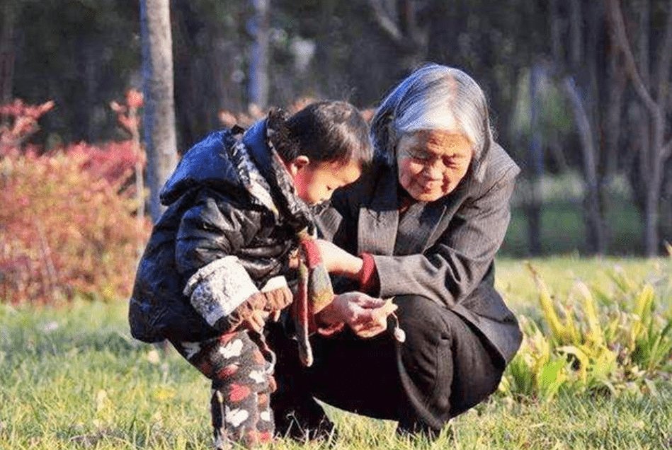 为什么爷爷奶奶和姥姥之间，和孩子更亲近？