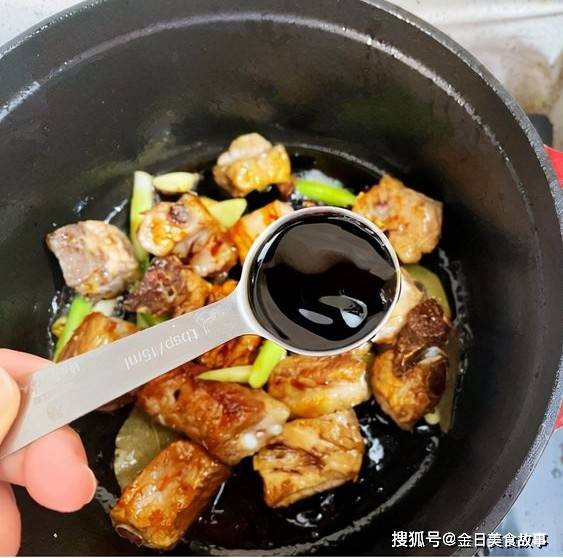 排骨和鸡蛋配搭，看起来彻底不搭嘎的二种食物