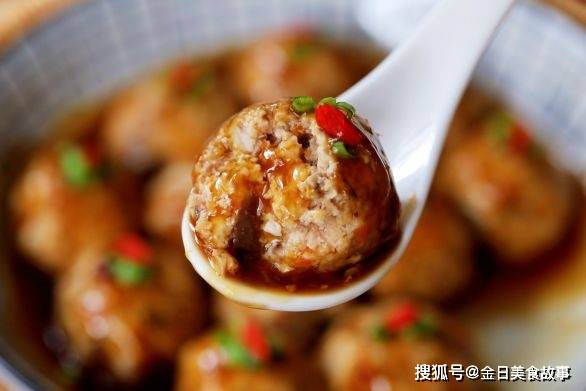 平菇鸡肉丸子的“风采”，吃了还念念不忘，这就是它的“风采