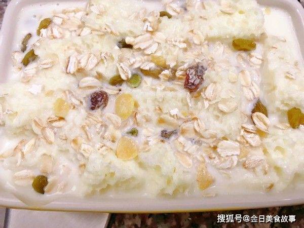 燕麦片面包牛奶布丁食物明细：生鸡蛋，牛乳，即食燕麦片