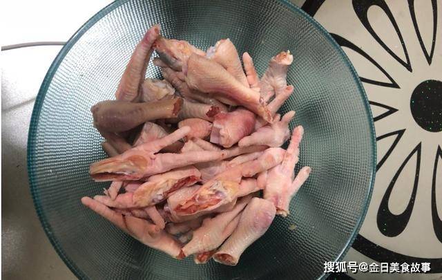 柠檬鸡爪的做法，做法简单，味儿更为美味可口