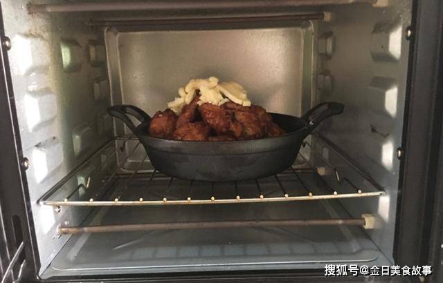 奶油芝士炸鸡的作法，一夹起鸡肉都金属拉丝儿，谁可以抵御引诱