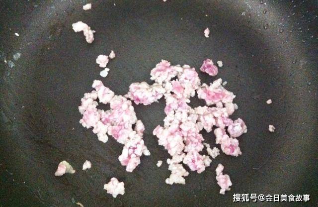 每天早上起來不愿意煮饭，试一试这道简易蒸肉吧