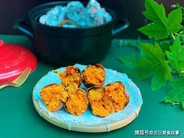 用砂锅烤红薯，简易便捷，味儿比外边卖的还美味