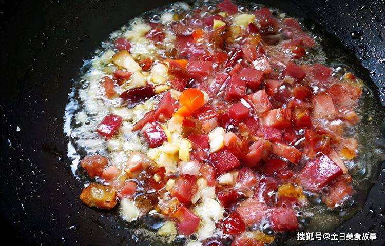 时令蔬菜香肠腊肉芋头饭，香肠腊肉芋头饭