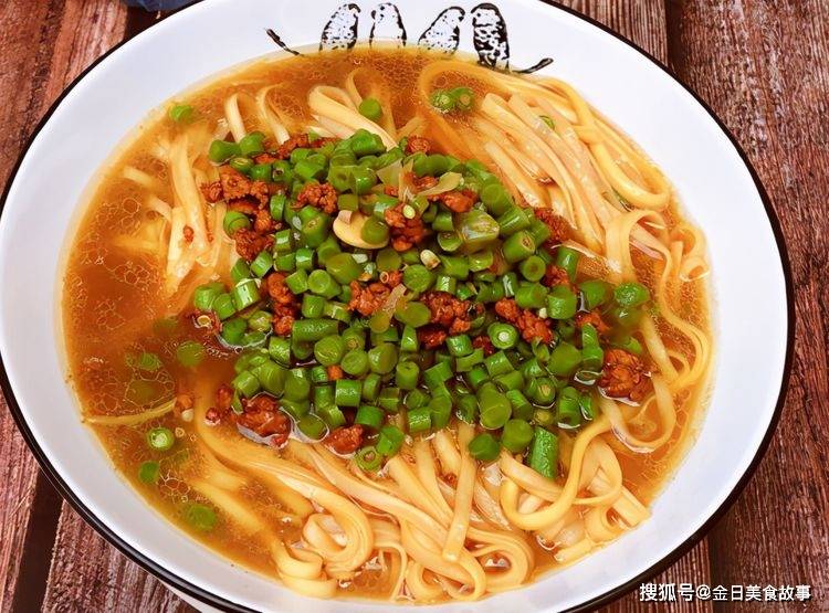 豆角肉沫高汤面这样做，一口汤面，一口面