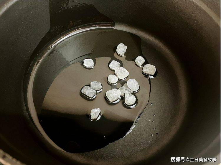 排骨和鸡蛋配搭，看起来彻底不搭嘎的二种食物