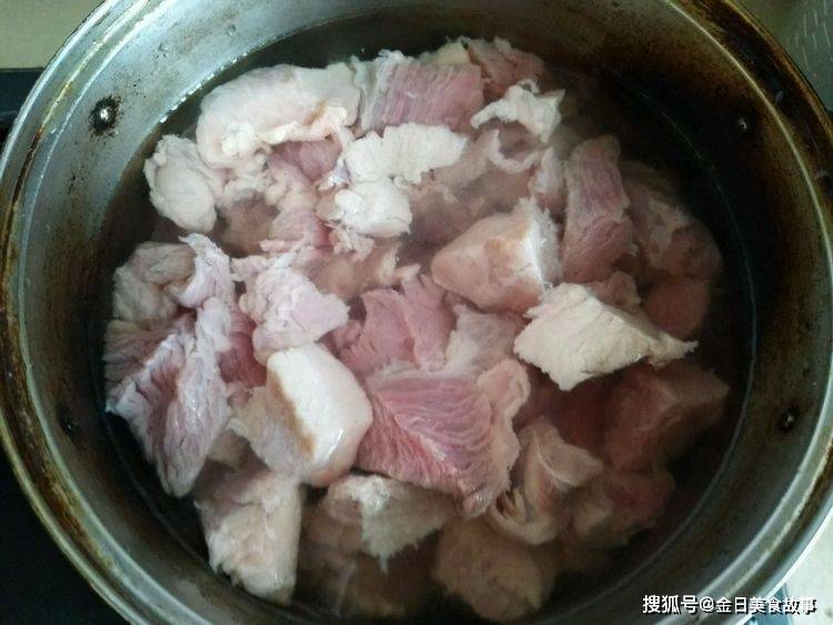 清亮通透的牛肉汤，和箩卜配搭起來做汤，那味儿没谁了