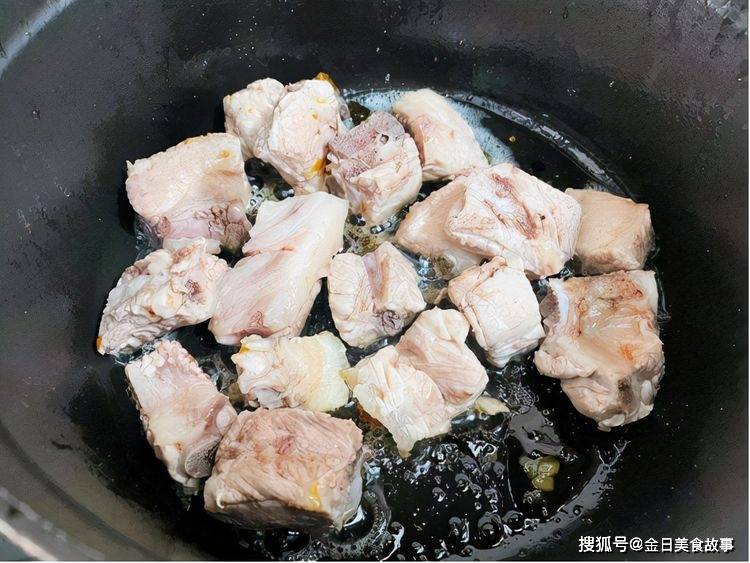 排骨和鸡蛋配搭，看起来彻底不搭嘎的二种食物