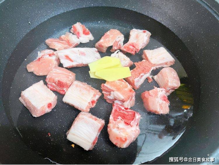 排骨和鸡蛋配搭，看起来彻底不搭嘎的二种食物