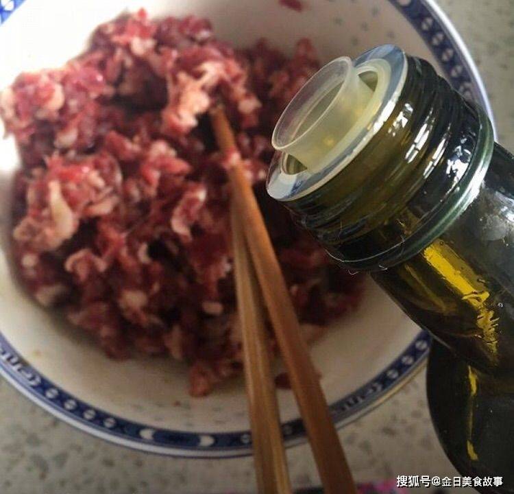 香薄荷牛肉末配搭炒牛肉末，香薄荷口味清爽，吃出新奇口味