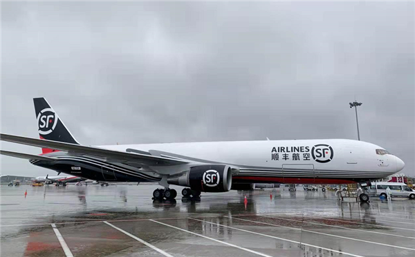 顺丰航空新一架b767-宽体全货机飞抵深圳