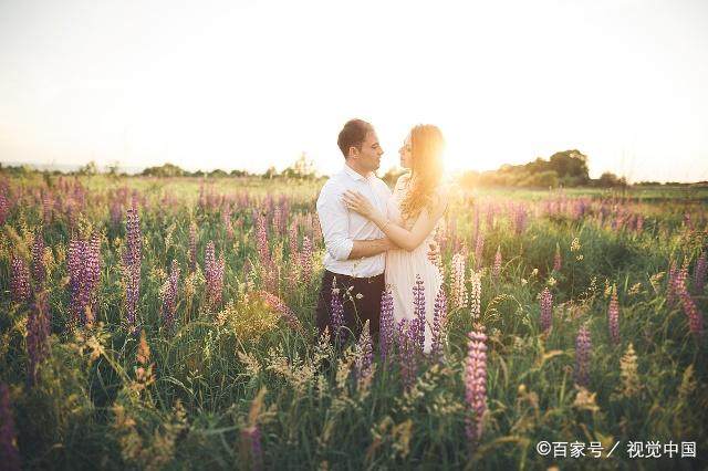 幸福的婚姻，就像是一座精美的城堡，好看却也岌岌可危