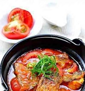 番茄与鱼的完美相遇，炖锅的妙用将二者的风味互相浸染
