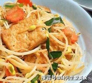 花蛤蒸蛋食材：鸡蛋2个，盐3g，料酒1勺