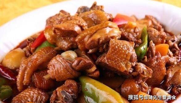 东北乱炖回味食材：玉米烧排骨，杏鲍菇烧鸡块