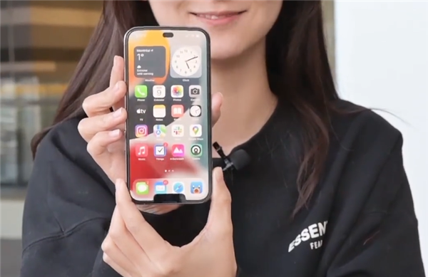 苹果iphone14系列将采用药丸形居中打孔设计