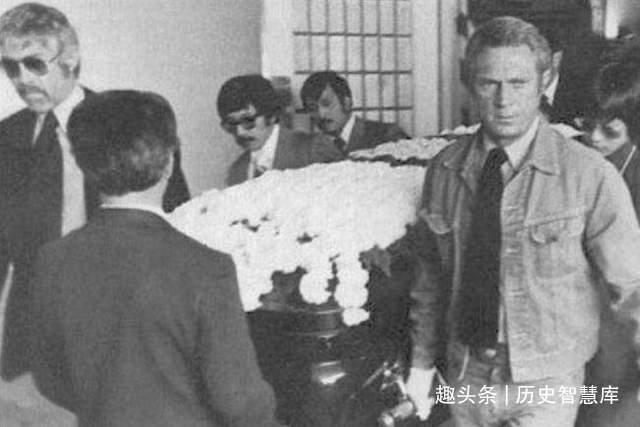 李小龙离世2万余人送行，6人为其抬棺，个个都是惹不起的大人物