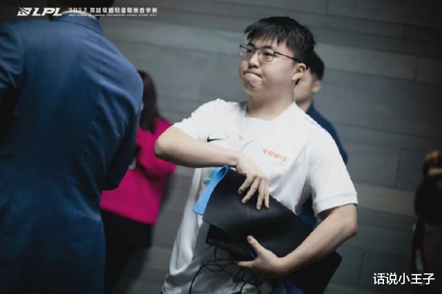 |UZI稳坐替补席？BLG打WE首发还是Doggo