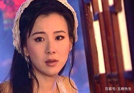 她是《小李飞刀》最美林诗音，51岁仍保持少女身材，大长腿抢镜