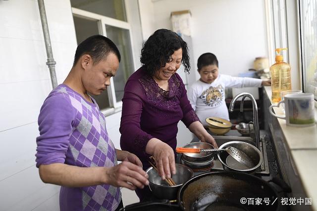 媳妇坐月子，聪明的老公，会依旧保持“婆媳矛盾”的相处方式