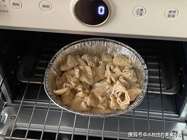 我家隔三差五就来一份肥肠煲，做法简单又下饭！