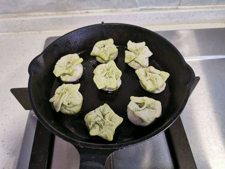 快手蛋抱翡翠白菜饺，做法简单，保证吃一次就爱上它