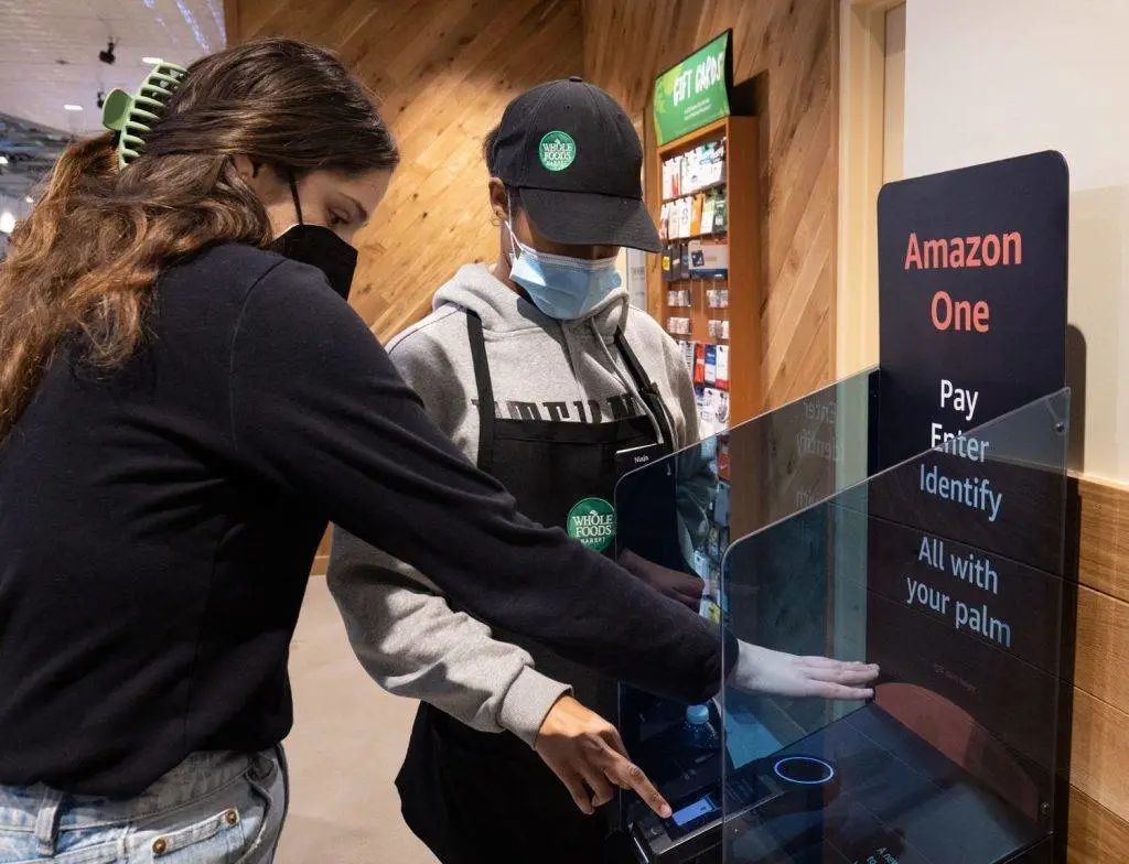 不用扫码，刷手支付，亚马逊的无人收银技术登陆全食超市