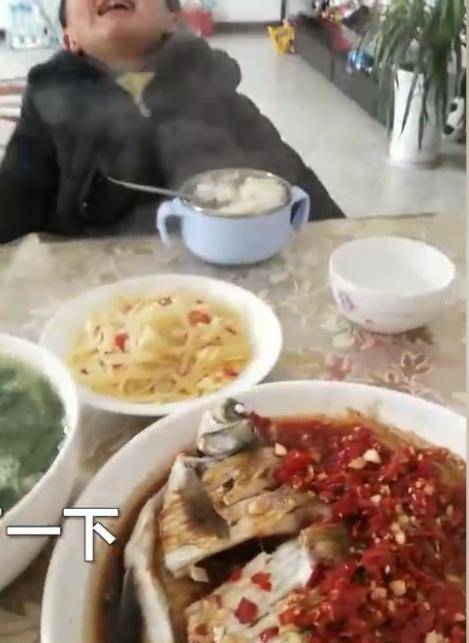 孩子挑食吃辣条或者零食，妈妈的做法让人哭笑不得