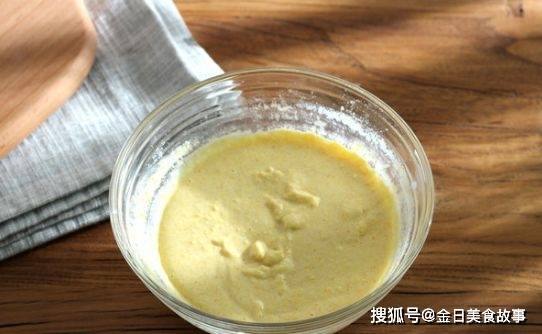 奶香味玉米饼的做法，面糊醒好后再用筷子拌和一下