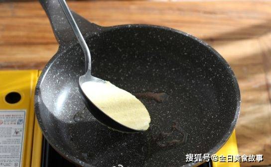 奶香味玉米饼的做法，面糊醒好后再用筷子拌和一下