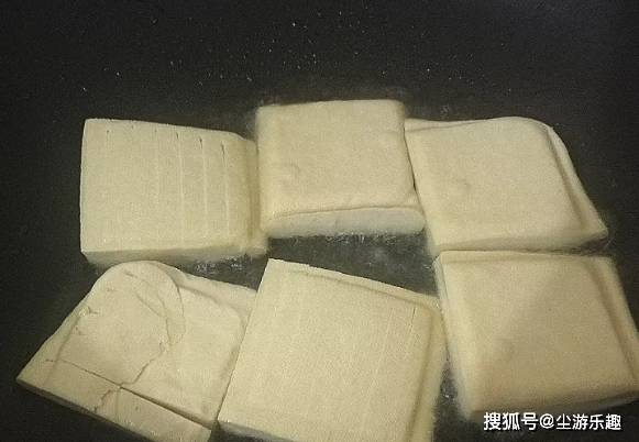 大叔教你做卤豆干，色泽红润、酱香浓郁，嚼劲十足、美味无比