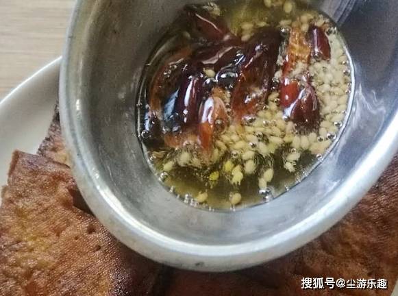 大叔教你做卤豆干，色泽红润、酱香浓郁，嚼劲十足、美味无比