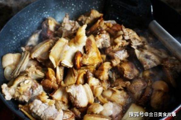 炖羊肉，没有腥臊味，提前准备一些香料，细嫩美味更美味