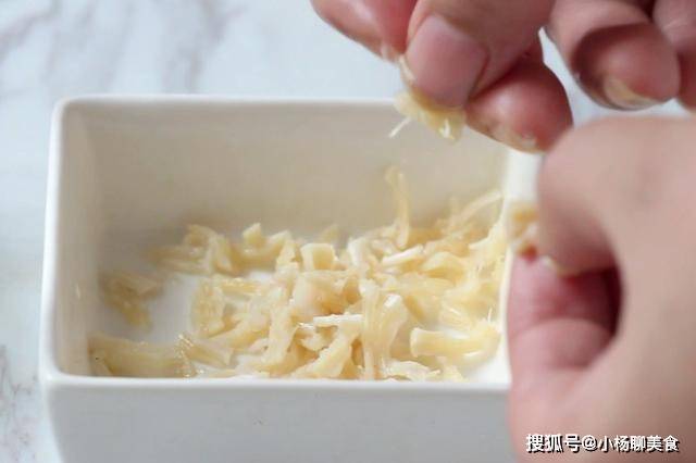 用苦瓜搭配海鲜美味“干贝”来煮粥