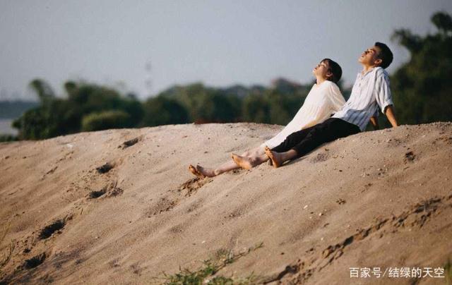 秦伊伊哭着跟夏建强说这些时，夏建强没有责备她一句