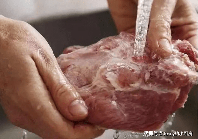 解冻肉巧用“一个妙招”，10分钟解冻好，不耽误时间还口感好！