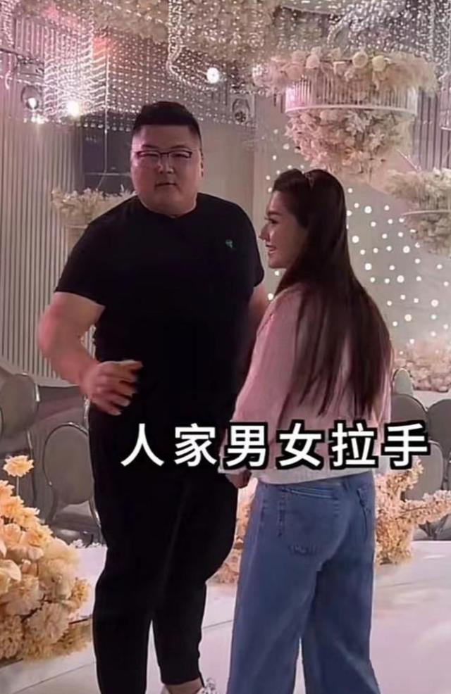 网红一雯白接受男友求婚，配文：其实我一直在等这一天