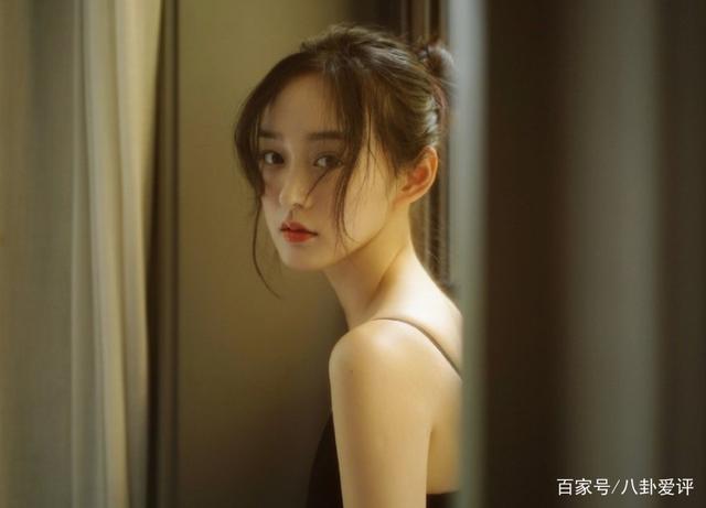 杨幂杨颖冻龄在表面，而她明明是80后，却顶着一张真“少女脸”