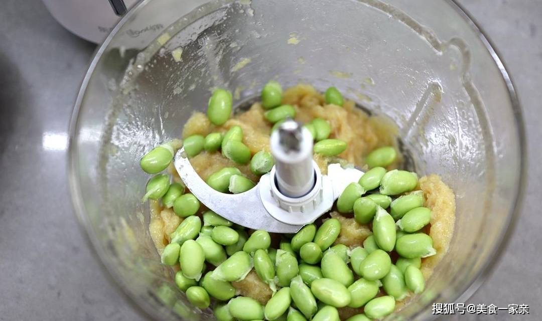 鸡肉肠怎么做好吃？鸡肉青豆香肠的做法