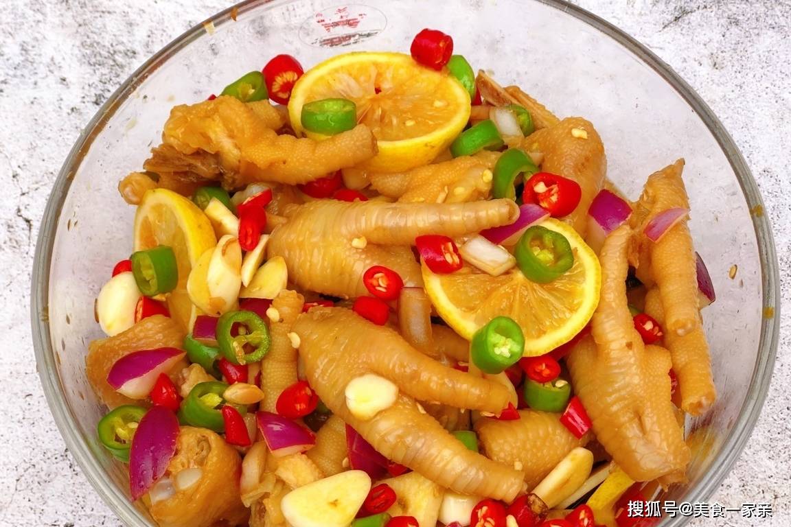 闺蜜做的“网红鸡爪”，30分钟就做好，爽脆可口有嚼劲