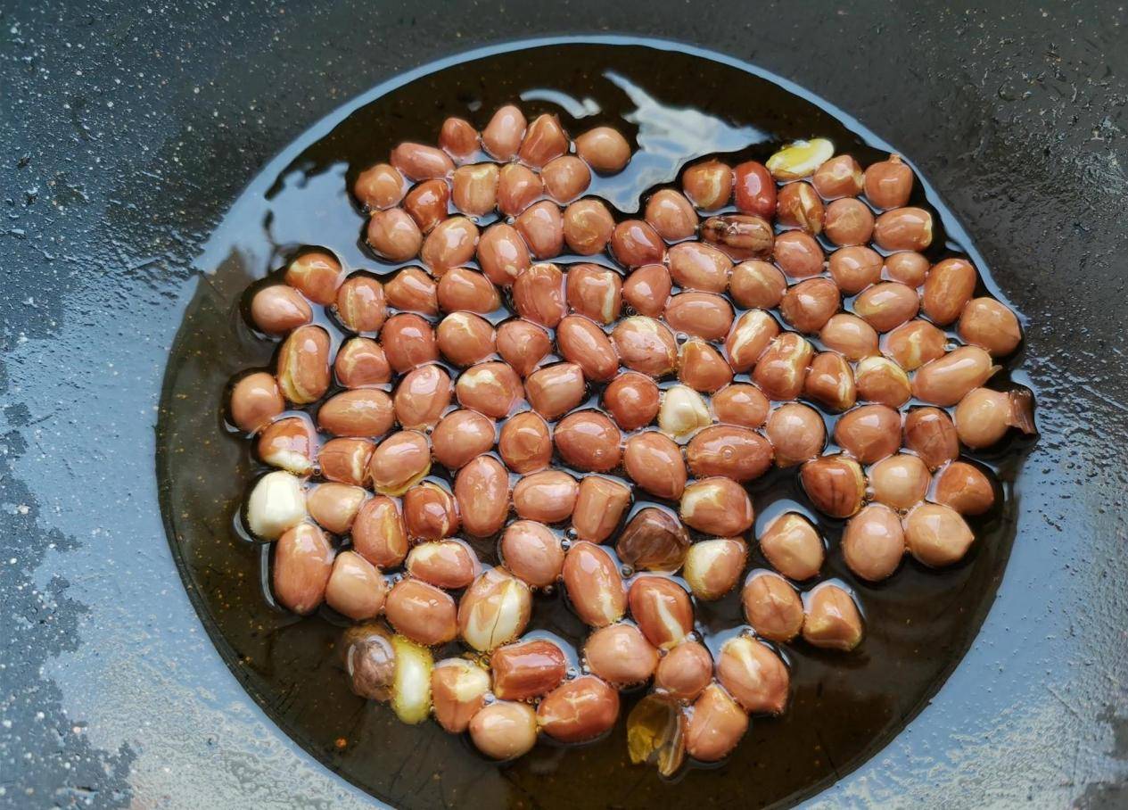 油豆皮的豆香味很浓，酸辣开胃，吃喝都很好