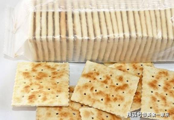 不用烤箱也能做出香酥可口的苏打饼干，全程无添加