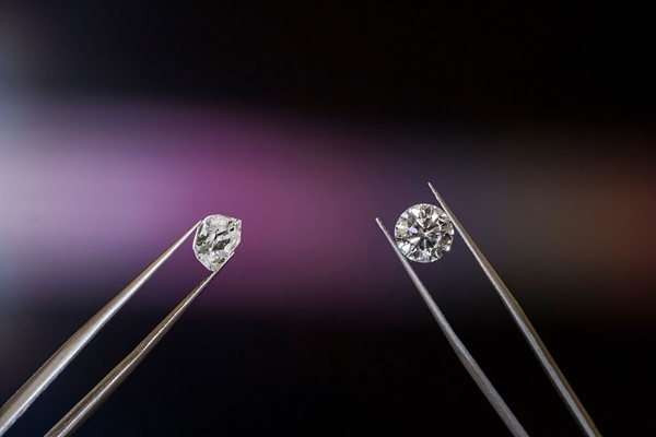 中国最大的人工钻石可达20克拉