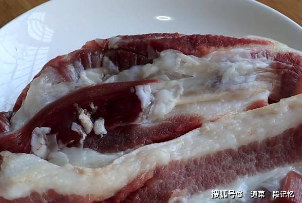 腐乳炖五花肉，甜鲜可口的软嫩口感，自己在家也能做