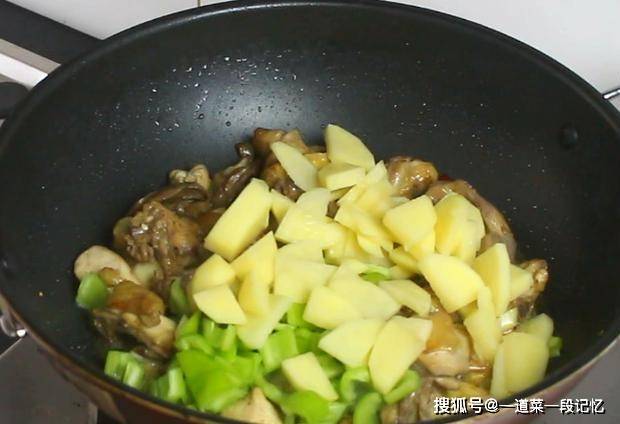 “清淡系”干锅土豆鸡，食材量很足而且不油，重在吃出了新的体验