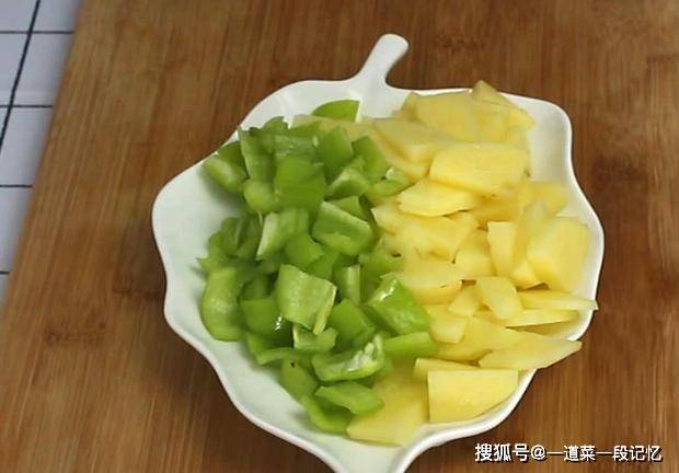 “清淡系”干锅土豆鸡，食材量很足而且不油，重在吃出了新的体验